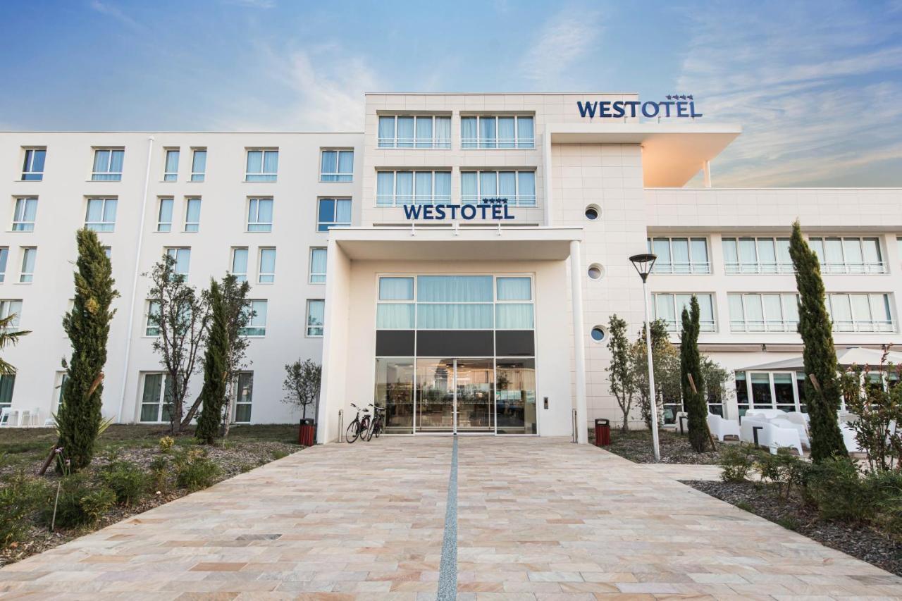 Westotel Tours Val De Loire La Ville-aux-Dames エクステリア 写真